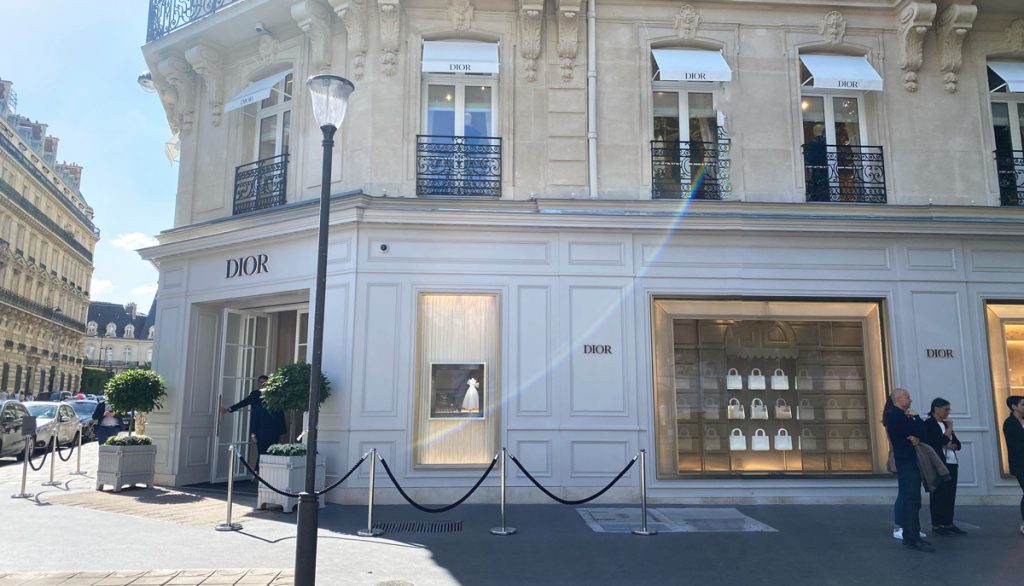 Boutique-Dior-Avenue-Montaigne-Michaela-Merk